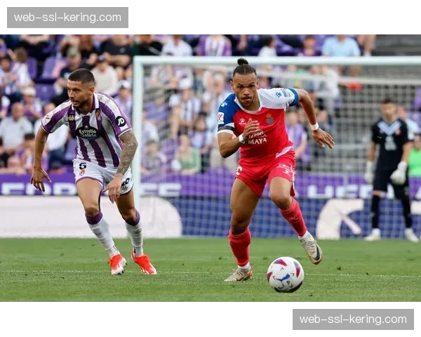 西班牙警方破获涉嫌操纵西乙B联赛的赌博团伙，数名球员被调查。